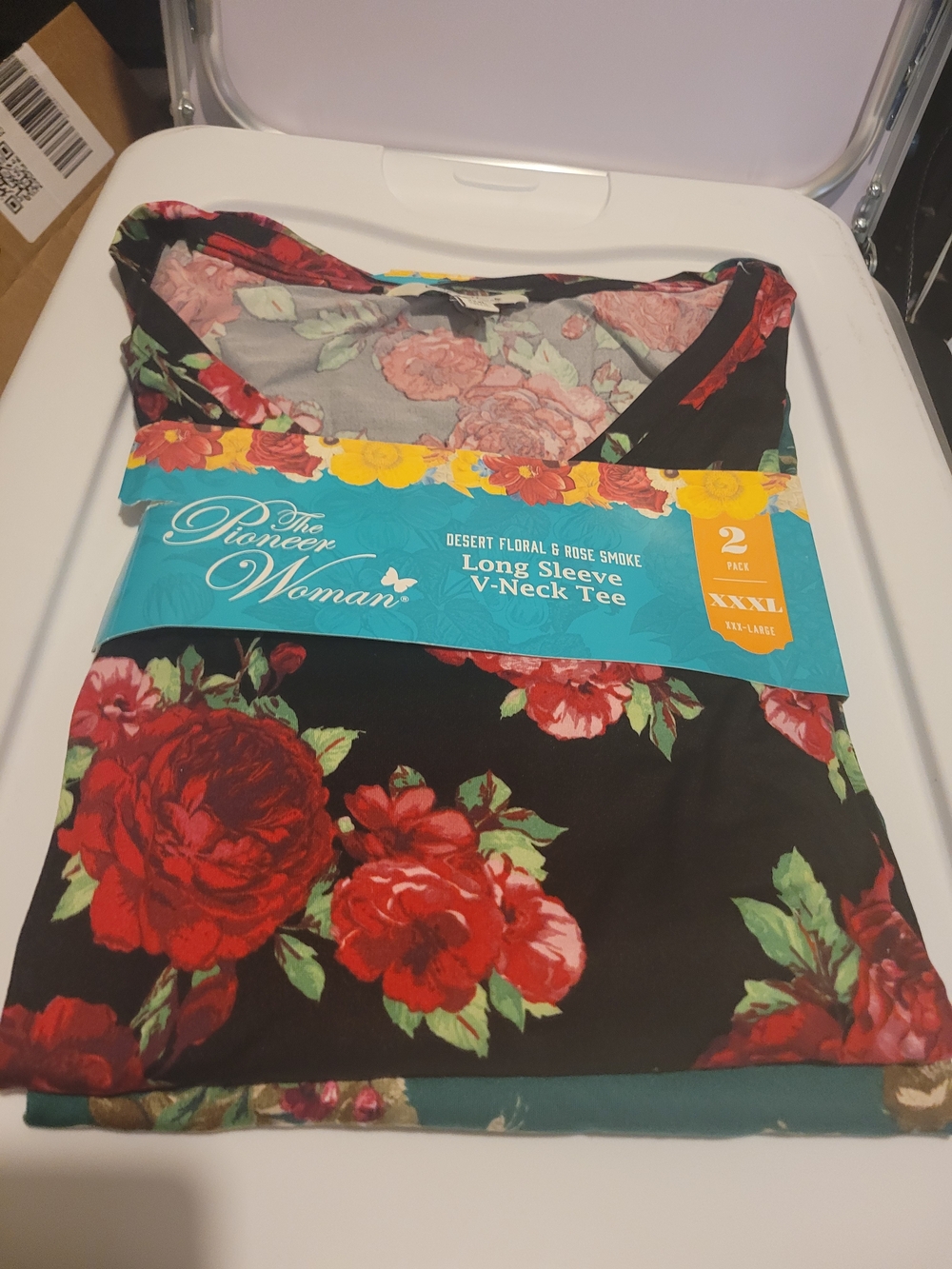 2pc Pioneer Woman Desert Floral & Rose Smoke   V-Neck Tee Floral Print - XXXL